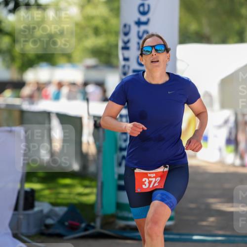 01.09.2024 - 17. Tribühne Triathlon Michael Strokosch http://msf.ph/oto/6912759 01.09.2024 12:09:45 Ziel 372 meine-sportfotos.de