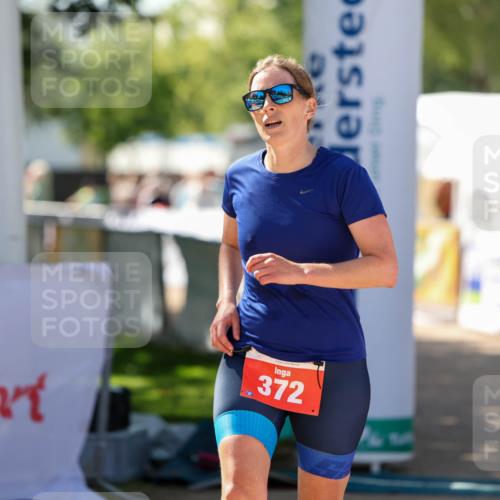 01.09.2024 - 17. Tribühne Triathlon Michael Strokosch http://msf.ph/oto/6912764 01.09.2024 12:09:46 Ziel 372 meine-sportfotos.de