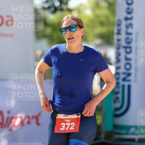 01.09.2024 - 17. Tribühne Triathlon Michael Strokosch http://msf.ph/oto/6912772 01.09.2024 12:09:46 Ziel 372 meine-sportfotos.de