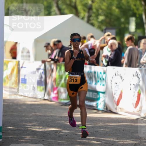01.09.2024 - 17. Tribühne Triathlon Michael Strokosch http://msf.ph/oto/6912776 01.09.2024 12:10:11 Ziel 313 meine-sportfotos.de