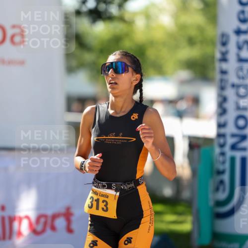 01.09.2024 - 17. Tribühne Triathlon Michael Strokosch http://msf.ph/oto/6912804 01.09.2024 12:10:14 Ziel 313 meine-sportfotos.de