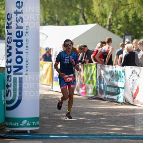 01.09.2024 - 17. Tribühne Triathlon Michael Strokosch http://msf.ph/oto/6912830 01.09.2024 12:10:20 Ziel 430 meine-sportfotos.de
