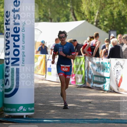 01.09.2024 - 17. Tribühne Triathlon Michael Strokosch http://msf.ph/oto/6912836 01.09.2024 12:10:21 Ziel 430 meine-sportfotos.de