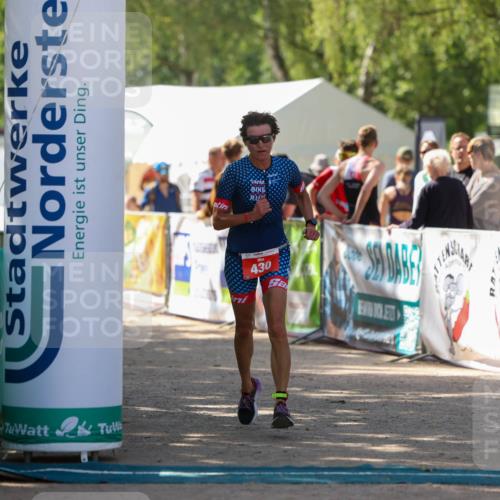01.09.2024 - 17. Tribühne Triathlon Michael Strokosch http://msf.ph/oto/6912842 01.09.2024 12:10:21 Ziel 430 meine-sportfotos.de