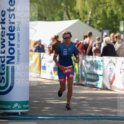 01.09.2024 - 17. Tribühne Triathlon Michael Strokosch http://msf.ph/oto/6912843 01.09.2024 12:10:21 Ziel 430 meine-sportfotos.de