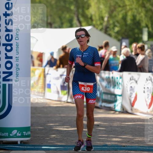 01.09.2024 - 17. Tribühne Triathlon Michael Strokosch http://msf.ph/oto/6912857 01.09.2024 12:10:22 Ziel 430 meine-sportfotos.de