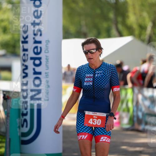 01.09.2024 - 17. Tribühne Triathlon Michael Strokosch http://msf.ph/oto/6912864 01.09.2024 12:10:23 Ziel 430 meine-sportfotos.de