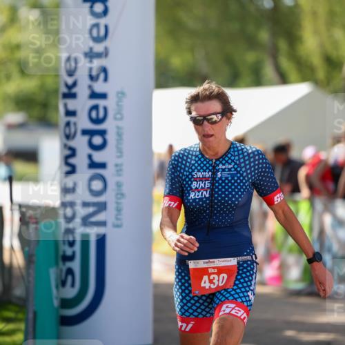 01.09.2024 - 17. Tribühne Triathlon Michael Strokosch http://msf.ph/oto/6912867 01.09.2024 12:10:23 Ziel 430 meine-sportfotos.de