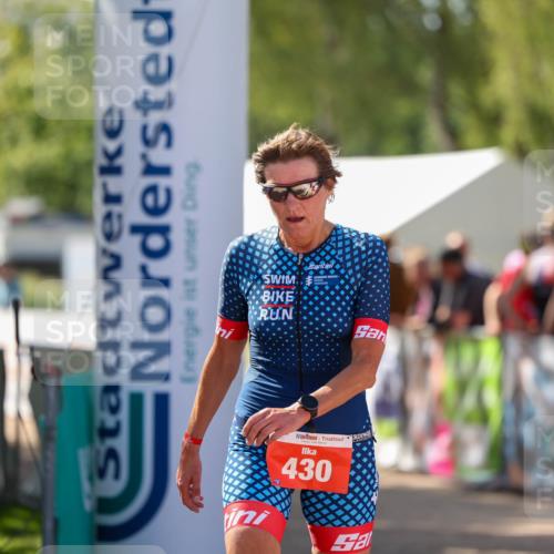 01.09.2024 - 17. Tribühne Triathlon Michael Strokosch http://msf.ph/oto/6912869 01.09.2024 12:10:24 Ziel 430 meine-sportfotos.de