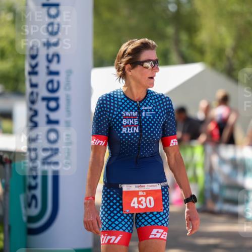 01.09.2024 - 17. Tribühne Triathlon Michael Strokosch http://msf.ph/oto/6912876 01.09.2024 12:10:25 Ziel 430 meine-sportfotos.de