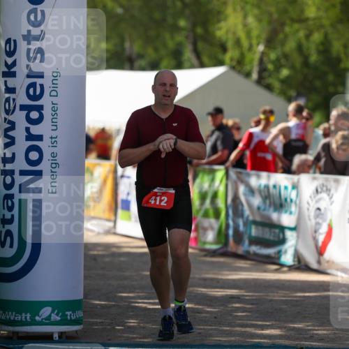 01.09.2024 - 17. Tribühne Triathlon Michael Strokosch http://msf.ph/oto/6912896 01.09.2024 12:11:08 Ziel 412 meine-sportfotos.de