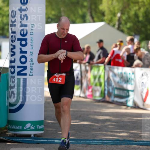 01.09.2024 - 17. Tribühne Triathlon Michael Strokosch http://msf.ph/oto/6912905 01.09.2024 12:11:09 Ziel 412 meine-sportfotos.de
