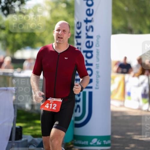 01.09.2024 - 17. Tribühne Triathlon Michael Strokosch http://msf.ph/oto/6912911 01.09.2024 12:11:10 Ziel 412 meine-sportfotos.de