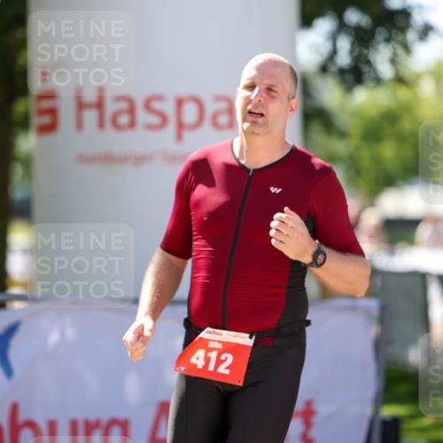 01.09.2024 - 17. Tribühne Triathlon Michael Strokosch http://msf.ph/oto/6912919 01.09.2024 12:11:11 Ziel 412 meine-sportfotos.de