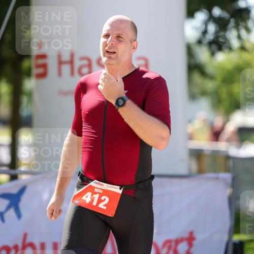 01.09.2024 - 17. Tribühne Triathlon Michael Strokosch http://msf.ph/oto/6912927 01.09.2024 12:11:11 Ziel 412 meine-sportfotos.de