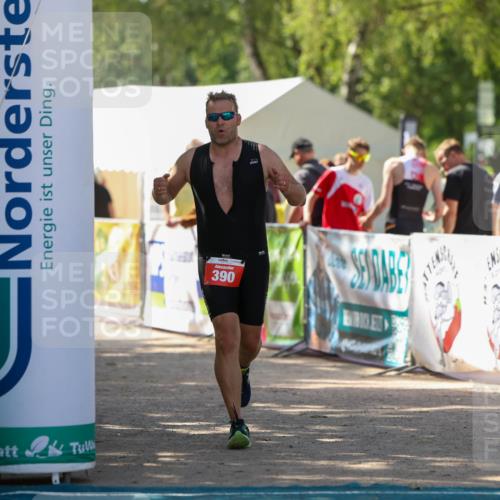 01.09.2024 - 17. Tribühne Triathlon Michael Strokosch http://msf.ph/oto/6912983 01.09.2024 12:11:34 Ziel 390, 420 meine-sportfotos.de