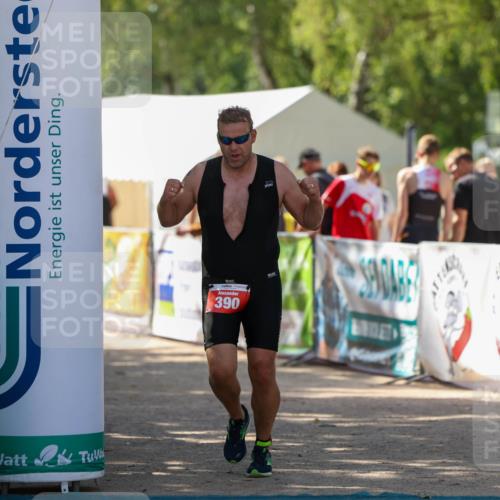 01.09.2024 - 17. Tribühne Triathlon Michael Strokosch http://msf.ph/oto/6912991 01.09.2024 12:11:35 Ziel 390, 420 meine-sportfotos.de