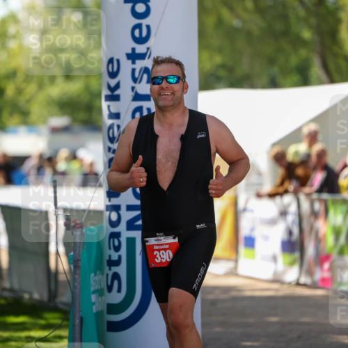 01.09.2024 - 17. Tribühne Triathlon Michael Strokosch http://msf.ph/oto/6913009 01.09.2024 12:11:36 Ziel 390 meine-sportfotos.de