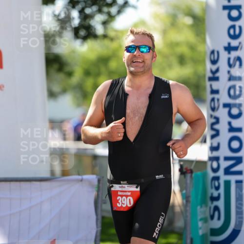 01.09.2024 - 17. Tribühne Triathlon Michael Strokosch http://msf.ph/oto/6913017 01.09.2024 12:11:37 Ziel 390 meine-sportfotos.de