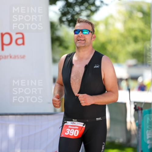 01.09.2024 - 17. Tribühne Triathlon Michael Strokosch http://msf.ph/oto/6913021 01.09.2024 12:11:37 Ziel 390 meine-sportfotos.de