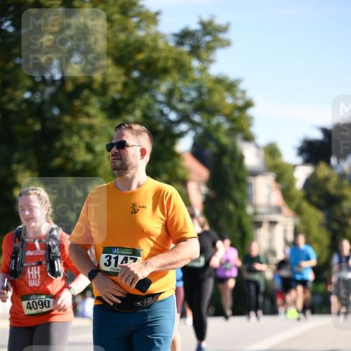 01.09.2024 - BARMER Alsterlauf Dr. Thomas Lammeyer http://msf.ph/oto/6915764 01.09.2024 09:48:31 Laufen 4090, 1035, 3147 meine-sportfotos.de
