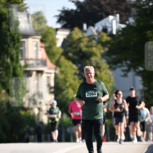 01.09.2024 - BARMER Alsterlauf Dr. Thomas Lammeyer http://msf.ph/oto/6917398 01.09.2024 09:49:47 Laufen 2064 meine-sportfotos.de
