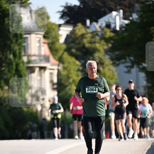 01.09.2024 - BARMER Alsterlauf Dr. Thomas Lammeyer http://msf.ph/oto/6917409 01.09.2024 09:49:47 Laufen 2064 meine-sportfotos.de