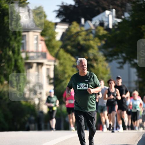 01.09.2024 - BARMER Alsterlauf Dr. Thomas Lammeyer http://msf.ph/oto/6917421 01.09.2024 09:49:48 Laufen 2064 meine-sportfotos.de
