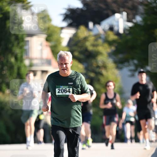 01.09.2024 - BARMER Alsterlauf Dr. Thomas Lammeyer http://msf.ph/oto/6917431 01.09.2024 09:49:51 Laufen 2064 meine-sportfotos.de