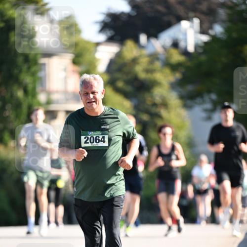 01.09.2024 - BARMER Alsterlauf Dr. Thomas Lammeyer http://msf.ph/oto/6917446 01.09.2024 09:49:51 Laufen 2064 meine-sportfotos.de