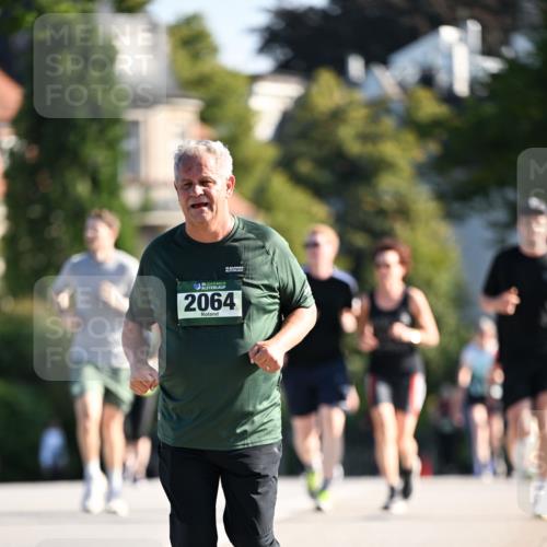 01.09.2024 - BARMER Alsterlauf Dr. Thomas Lammeyer http://msf.ph/oto/6917462 01.09.2024 09:49:52 Laufen 35, 2064 meine-sportfotos.de