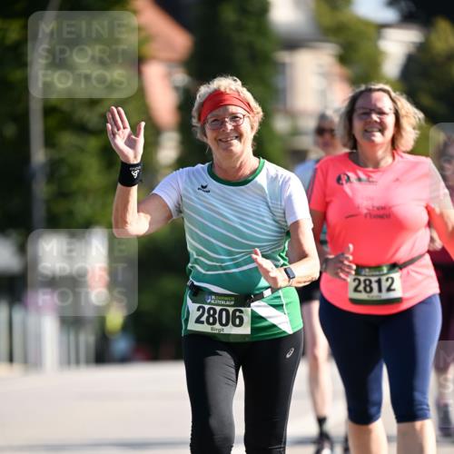 01.09.2024 - BARMER Alsterlauf Dr. Thomas Lammeyer http://msf.ph/oto/6917683 01.09.2024 09:50:08 Laufen 9100, 35, 2806, 2812 meine-sportfotos.de