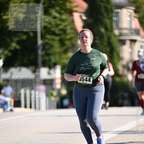 01.09.2024 - BARMER Alsterlauf Dr. Thomas Lammeyer http://msf.ph/oto/6917903 01.09.2024 09:50:15 Laufen 3544 meine-sportfotos.de