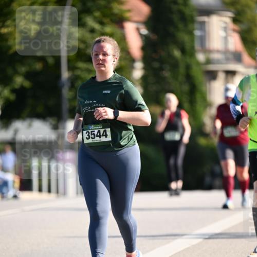 01.09.2024 - BARMER Alsterlauf Dr. Thomas Lammeyer http://msf.ph/oto/6917937 01.09.2024 09:50:16 Laufen 3544 meine-sportfotos.de