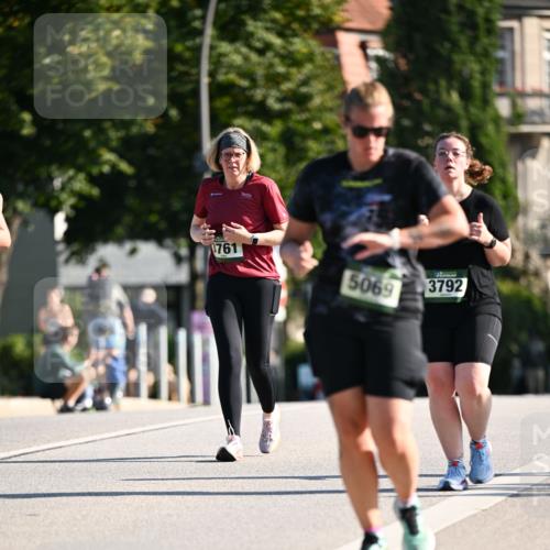 01.09.2024 - BARMER Alsterlauf Dr. Thomas Lammeyer http://msf.ph/oto/6918574 01.09.2024 09:50:47 Laufen 3761, 5069, 3792 meine-sportfotos.de