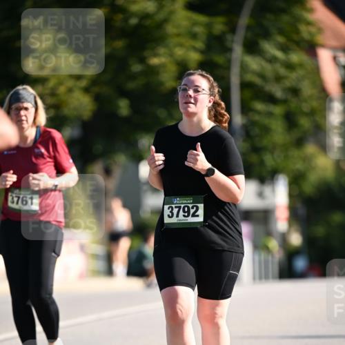 01.09.2024 - BARMER Alsterlauf Dr. Thomas Lammeyer http://msf.ph/oto/6918696 01.09.2024 09:50:51 Laufen 3761, 35, 3792 meine-sportfotos.de