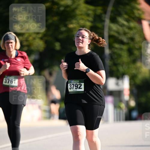 01.09.2024 - BARMER Alsterlauf Dr. Thomas Lammeyer http://msf.ph/oto/6918701 01.09.2024 09:50:51 Laufen 3761, 35, 3792 meine-sportfotos.de
