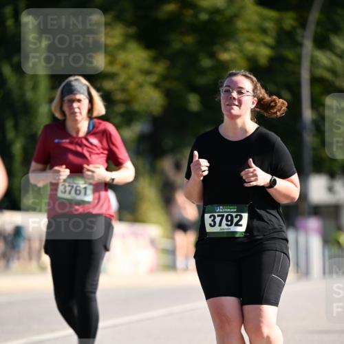 01.09.2024 - BARMER Alsterlauf Dr. Thomas Lammeyer http://msf.ph/oto/6918706 01.09.2024 09:50:51 Laufen 3761, 35, 3792 meine-sportfotos.de