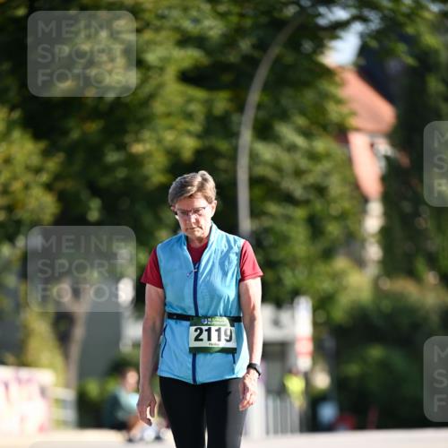 01.09.2024 - BARMER Alsterlauf Dr. Thomas Lammeyer http://msf.ph/oto/6919000 01.09.2024 09:51:07 Laufen 2119 meine-sportfotos.de