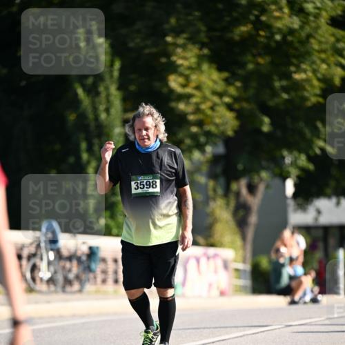 01.09.2024 - BARMER Alsterlauf Dr. Thomas Lammeyer http://msf.ph/oto/6919142 01.09.2024 09:51:11 Laufen 3598 meine-sportfotos.de