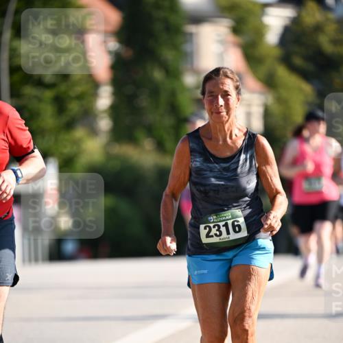 01.09.2024 - BARMER Alsterlauf Dr. Thomas Lammeyer http://msf.ph/oto/6919837 01.09.2024 09:51:39 Laufen 35, 2316 meine-sportfotos.de