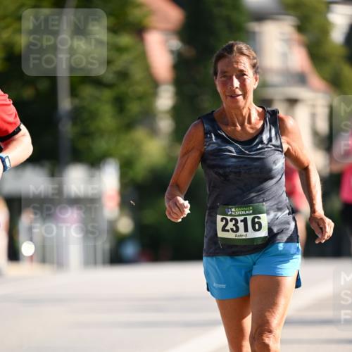 01.09.2024 - BARMER Alsterlauf Dr. Thomas Lammeyer http://msf.ph/oto/6919856 01.09.2024 09:51:39 Laufen 6135, 2316 meine-sportfotos.de
