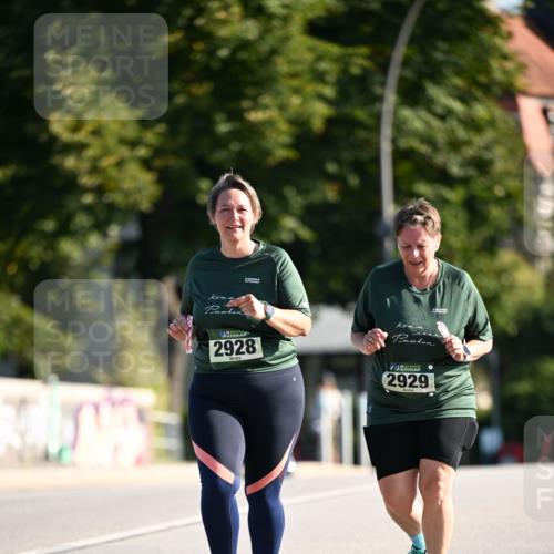 01.09.2024 - BARMER Alsterlauf Dr. Thomas Lammeyer http://msf.ph/oto/6920722 01.09.2024 09:52:32 Laufen 2928, 2929 meine-sportfotos.de