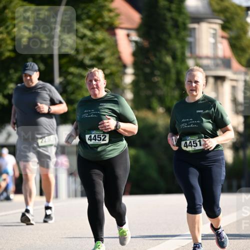 01.09.2024 - BARMER Alsterlauf Dr. Thomas Lammeyer http://msf.ph/oto/6920948 01.09.2024 09:53:01 Laufen 4452, 4451 meine-sportfotos.de
