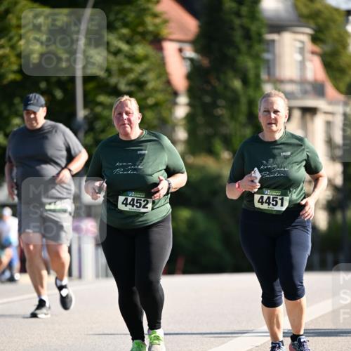 01.09.2024 - BARMER Alsterlauf Dr. Thomas Lammeyer http://msf.ph/oto/6920950 01.09.2024 09:53:01 Laufen 25, 4452, 35, 4451 meine-sportfotos.de