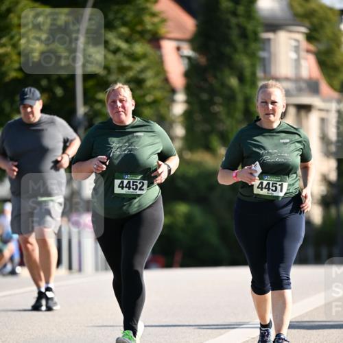01.09.2024 - BARMER Alsterlauf Dr. Thomas Lammeyer http://msf.ph/oto/6920955 01.09.2024 09:53:01 Laufen 4452, 4451 meine-sportfotos.de