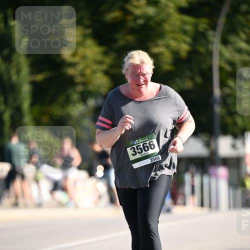 01.09.2024 - BARMER Alsterlauf Dr. Thomas Lammeyer http://msf.ph/oto/6921044 01.09.2024 09:53:23 Laufen 3566, 3566 meine-sportfotos.de