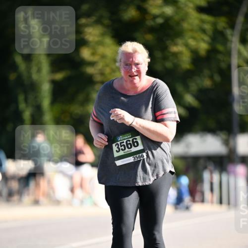 01.09.2024 - BARMER Alsterlauf Dr. Thomas Lammeyer http://msf.ph/oto/6921055 01.09.2024 09:53:24 Laufen 3566, 3566 meine-sportfotos.de