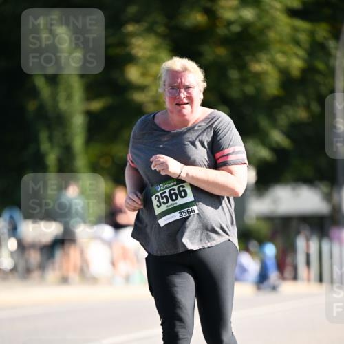 01.09.2024 - BARMER Alsterlauf Dr. Thomas Lammeyer http://msf.ph/oto/6921058 01.09.2024 09:53:24 Laufen 3566, 3566 meine-sportfotos.de