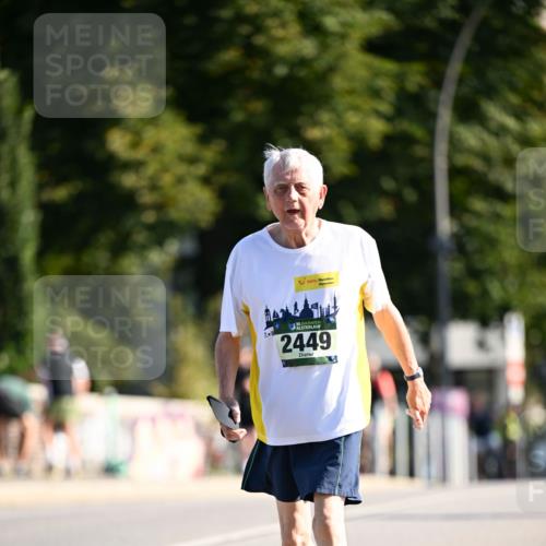 01.09.2024 - BARMER Alsterlauf Dr. Thomas Lammeyer http://msf.ph/oto/6921087 01.09.2024 09:53:44 Laufen 7, 8, 35, 2449 meine-sportfotos.de